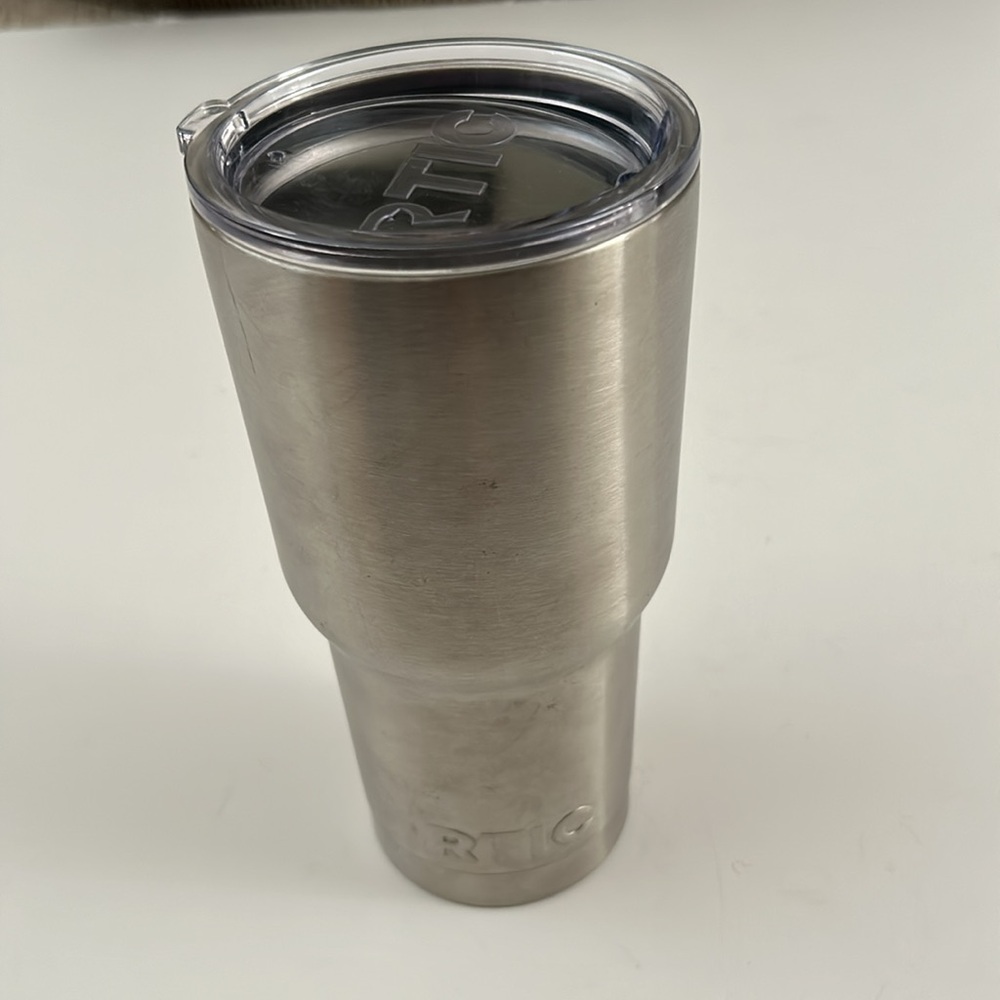 RTIC 30 oz Stainless Steel Silver Tone Tumbler Cup Lid Included 8" Tall